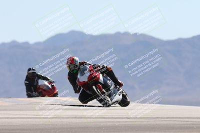 media/Oct-13-2025-Moto Forza (Mon) [[a66d839500]]/3-B Group/Session 4 (Turn 9)/